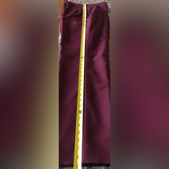 Tahari Arthur S. Levine Women’s lined jacket and pant suit in a deep wine shade - Picture 7 of 16